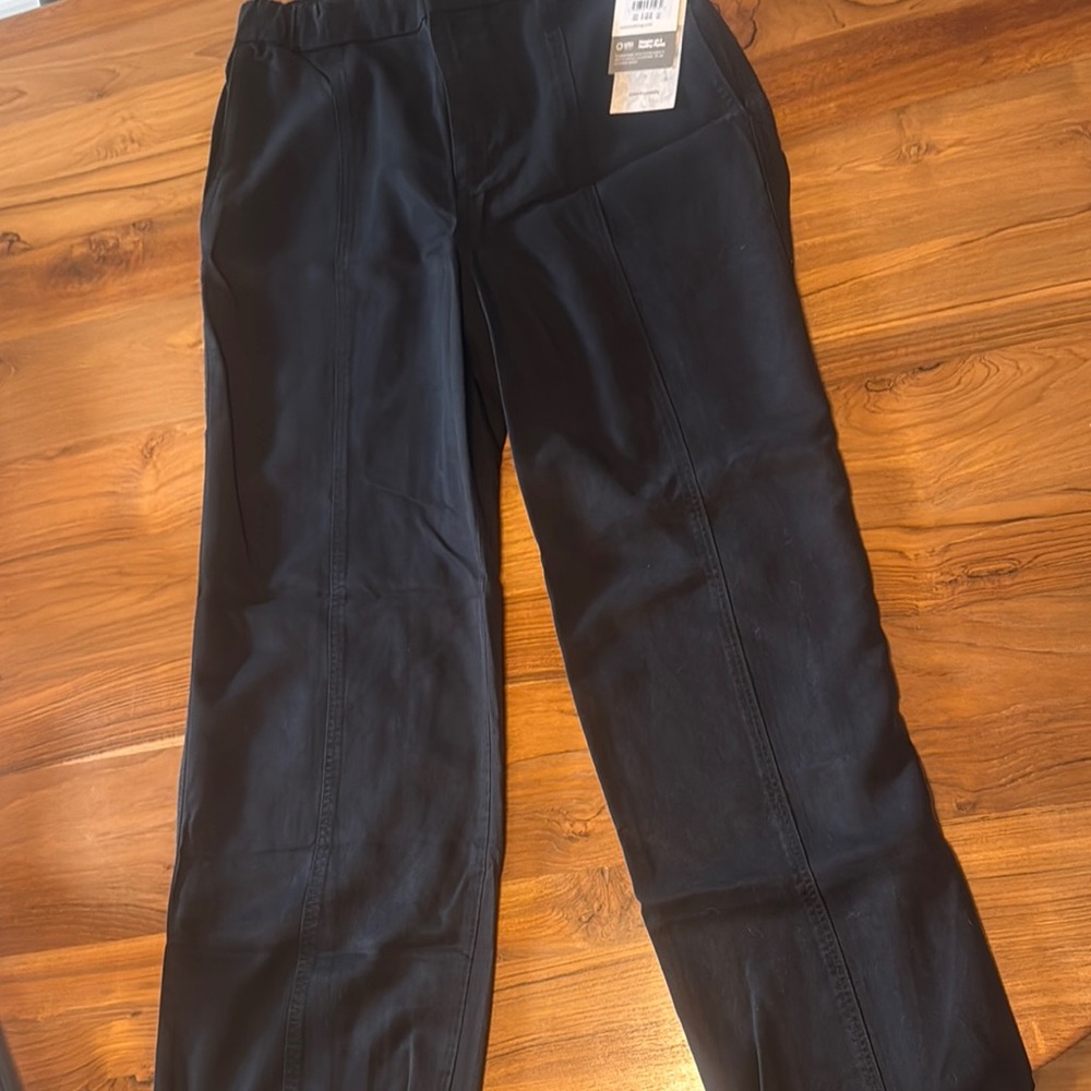 Vuori Coastline Pant in Black